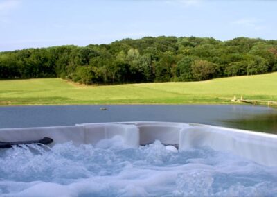 hot tub at pinnon lake cabins hot tub