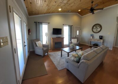 Pinnon Lake Cabins main room