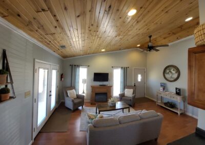 Pinnon Lake Cabins Front Room