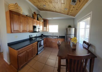 Pinnon Lake Cabins Kitchen view