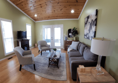 Pinnon Lake Cabins front room