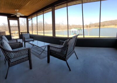 Pinnon Lake Cabins patio